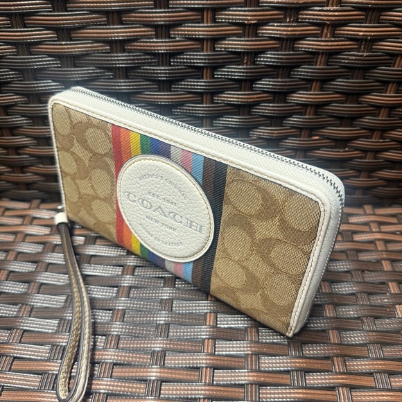 coach Dempsey Large Phone Wallet In Signature Jacquard With Rainbow CJ660 - Picture 2 of 7